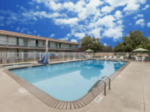 Quality Inn & Suites McDonough South I-75 Hotels in McDonough