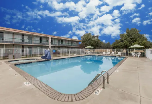 Quality Inn & Suites McDonough South I-75