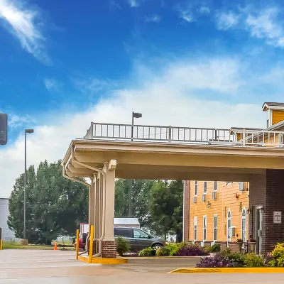 Quality Inn & Suites Chesterfield Village Hotels near Kickapoo Corners