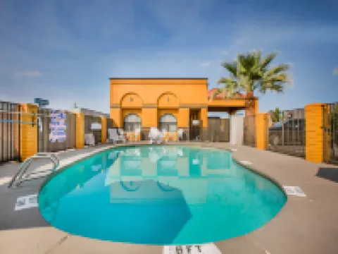 雷丁I-5附近凱藝酒店 雷丁酒店