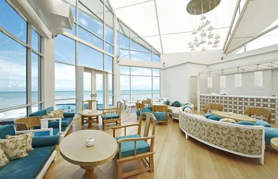 雅維林海中天酒店