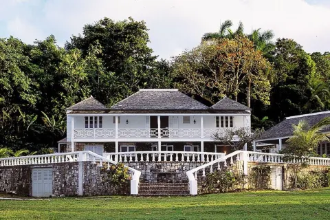 Round Hill Hotel & Villas