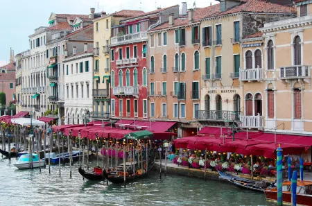 Hotel Marconi Отели рядом с достопримечательностью «Palazzo Pisani Moretta»