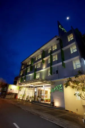 Whiz Hotel Malioboro Yogyakarta Отели в г. Gedong Tengen