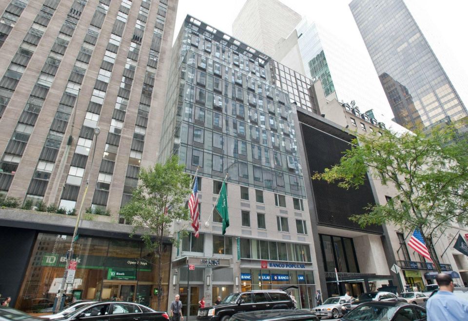 The Jewel Facing Rockefeller Center Hotel Over view