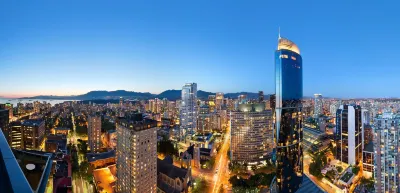 Sheraton Vancouver Wall Centre Hotel dekat Library Square Public House