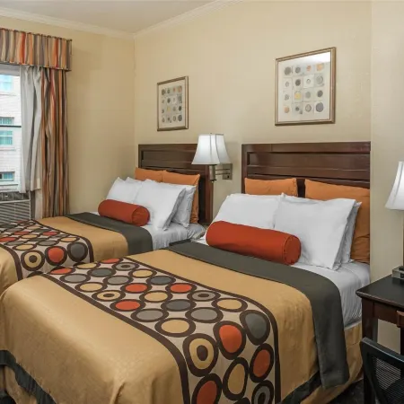 Super 8 by Wyndham San Francisco/Union Square Area Отели рядом с достопримечательностью «Авиакомпания»