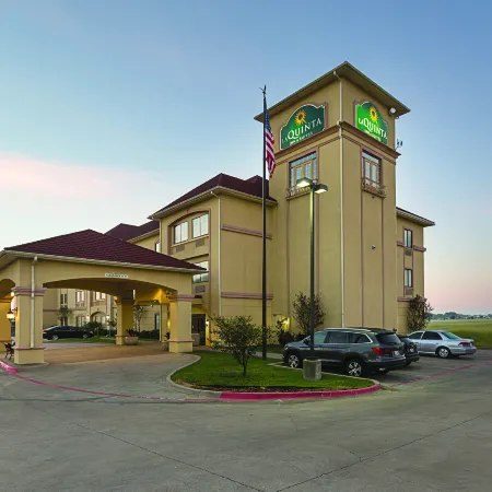 La Quinta Inn & Suites by Wyndham Alvarado