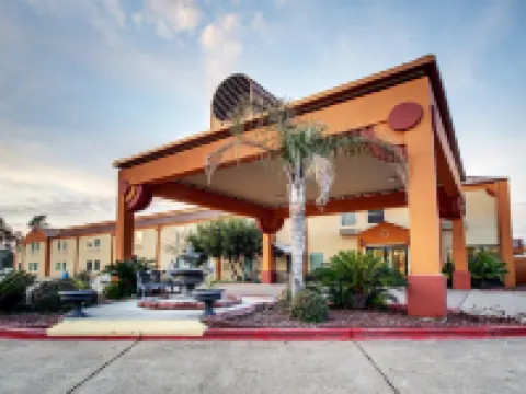 Econo Lodge Inn & Suites Hotels in Diamondhead