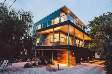 Point Lonsdale Holiday Apartments Отели рядом с достопримечательностью «Fort Queenscliff Museum»