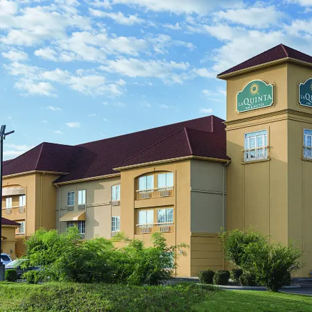 La Quinta Inn & Suites by Wyndham Bowling Green
