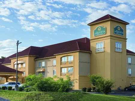 La Quinta Inn & Suites by Wyndham Bowling Green