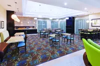 La Quinta Inn & Suites by Wyndham Marshall