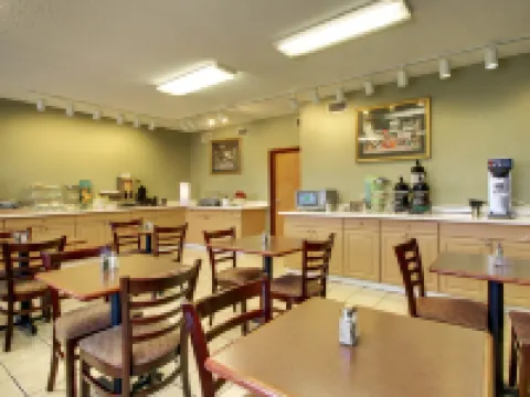 Quality Inn & Suites Pearl-Jackson Hotels in Pearl