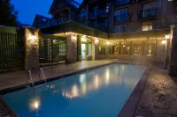 Pinnacle Hotel Whistler - Rooftop Pools