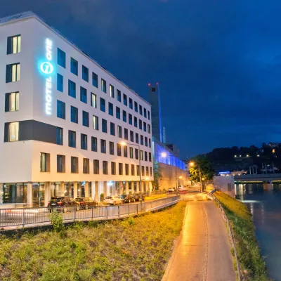 Motel One Salzburg-Mirabell Отели рядом с достопримечательностью «Торговый центр Europark»
