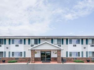 Super 8 by Wyndham Tomah Wisconsin