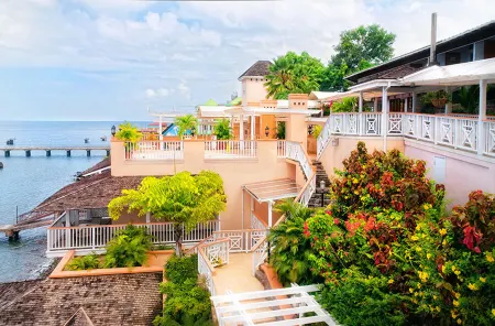 Fort Young Hotel Отели в г. Канфилд