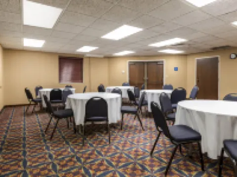 Quality Inn Auburn Hills - Detroit North Hotels in Oakland County