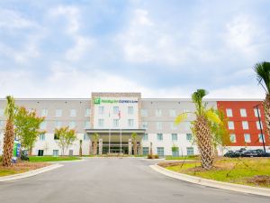 Holiday Inn Express & Suites Charlotte Airport