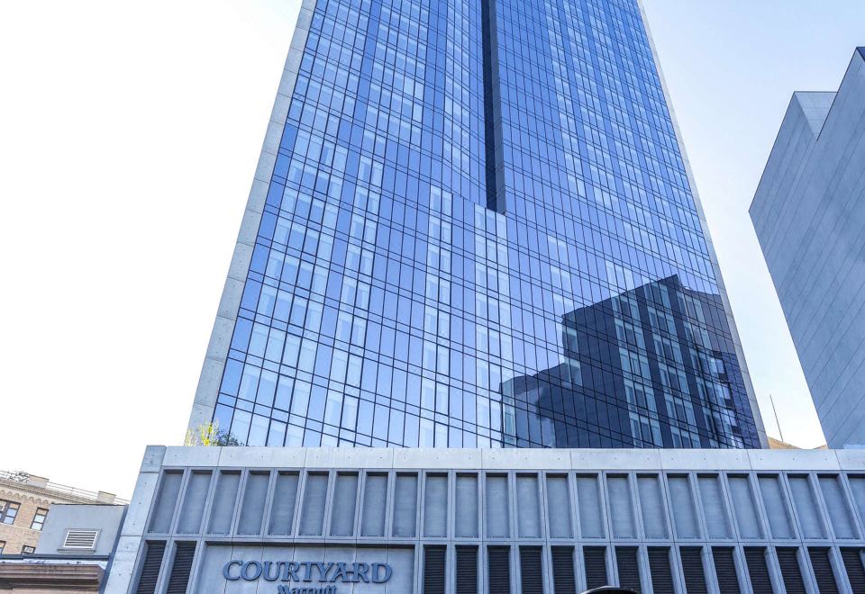 4. Courtyar..