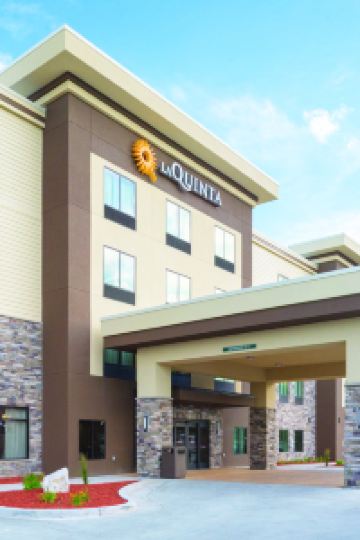 hotels in gillette wy with pool