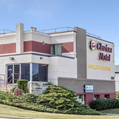 Royle Hotel Milwaukee Airport Hotels near Milwaukee Mitchell International Airport