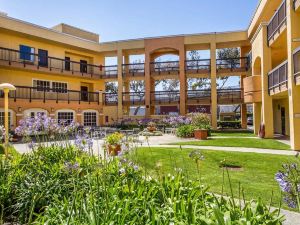 Comfort Inn & Suites San Francisco Airport North