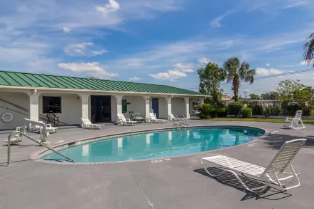 Motel 6 Waycross, GA Отели в г. Уэйкросс