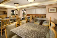 La Quinta Inn & Suites by Wyndham Festus - St. Louis South Hôtels à : Festus
