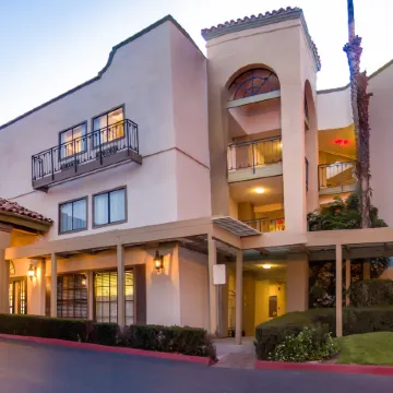 Comfort Inn & Suites Orange County John Wayne Airport