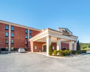 Quality Inn & Suites Lexington Near I-64 and I-81 Hotels near Devils Backbone Brewing Company - Outpost Tap Room & Kitchen