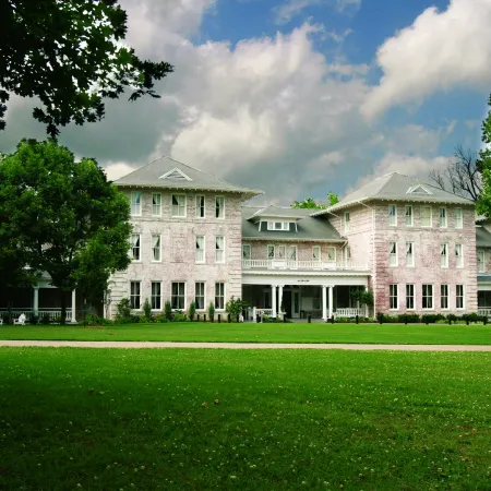 Inn at Carnall Hall