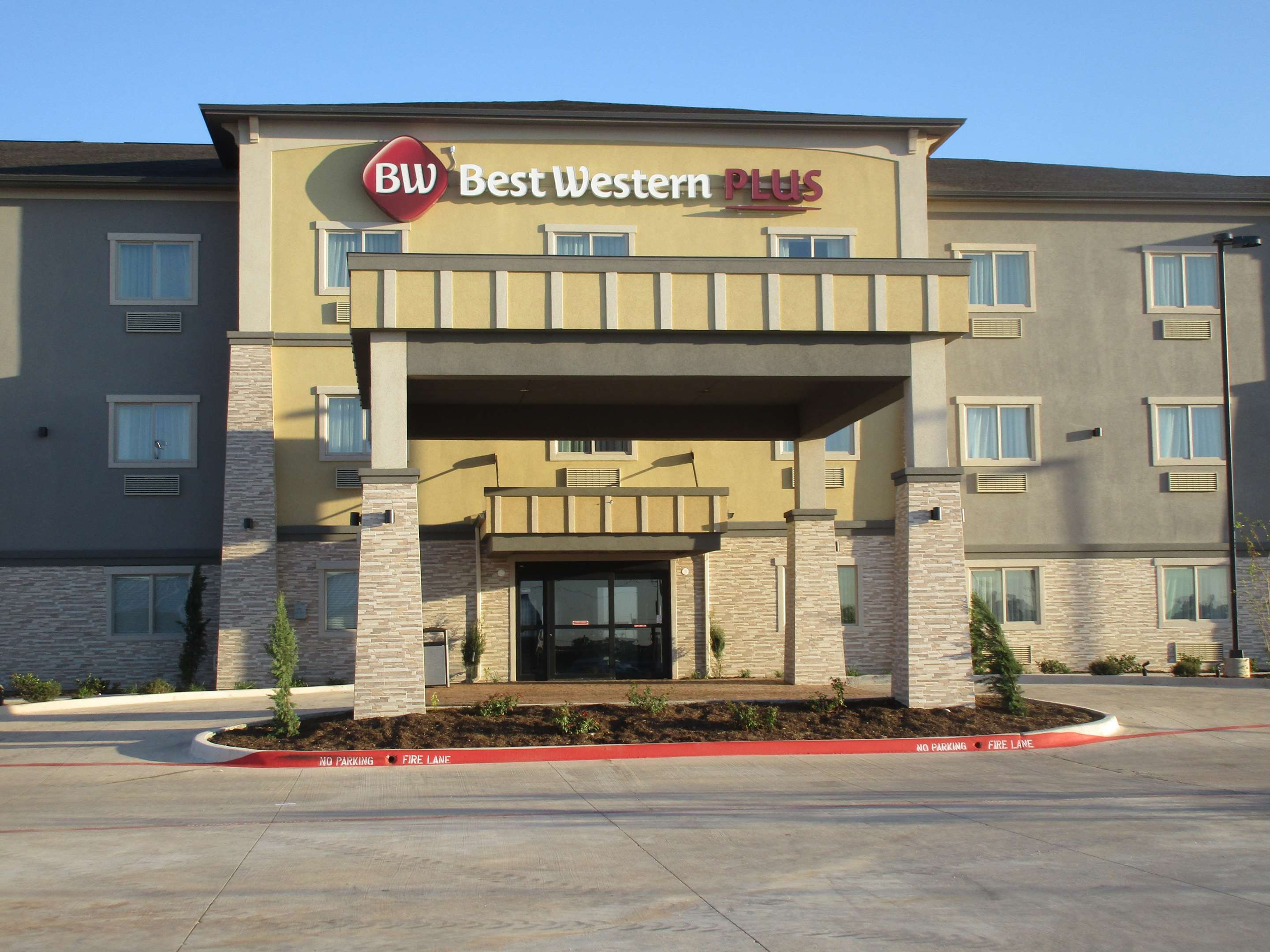 Best Western Plus Lonestar Inn & Suites