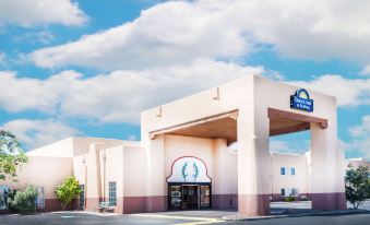 Days Inn & Suites by Wyndham Lordsburg