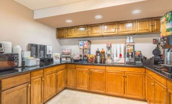 Super 8 by Wyndham Metairie