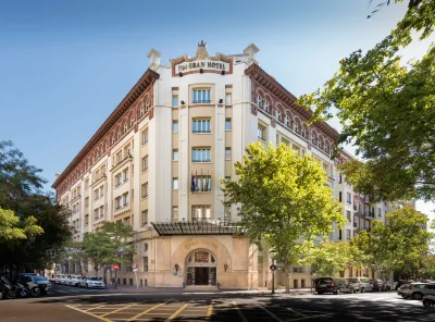 NH Collection Gran Hotel Các khách sạn gần Museo Pablo Gargallo