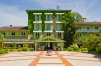 Logis Hôtels- Hôtel et Restaurant Domaine de Fompeyre Hotels in Lucmau