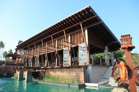 Mai Samui Beach Resort & Spa Отели рядом с достопримечательностью «Secret Garden Spa»