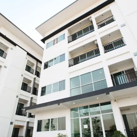 B2 Korat Boutique & Budget Hotel Отели рядом с достопримечательностью «Храм Сала Лой»