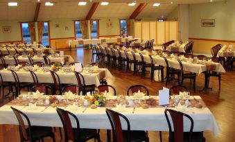 Hotel Restaurant le Bretagne - Housity
