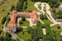 Domaine Lyon Saint Joseph Hotel dekat La Fromagerie du Chateau