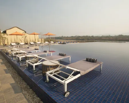 Meghauli Serai Chitwan National Park - A Taj Safari Lodge チトワンのホテル