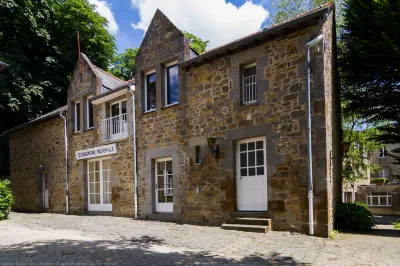 Hôtel Restaurant du Château Hôtels à : Bazouges-la-Pérouse