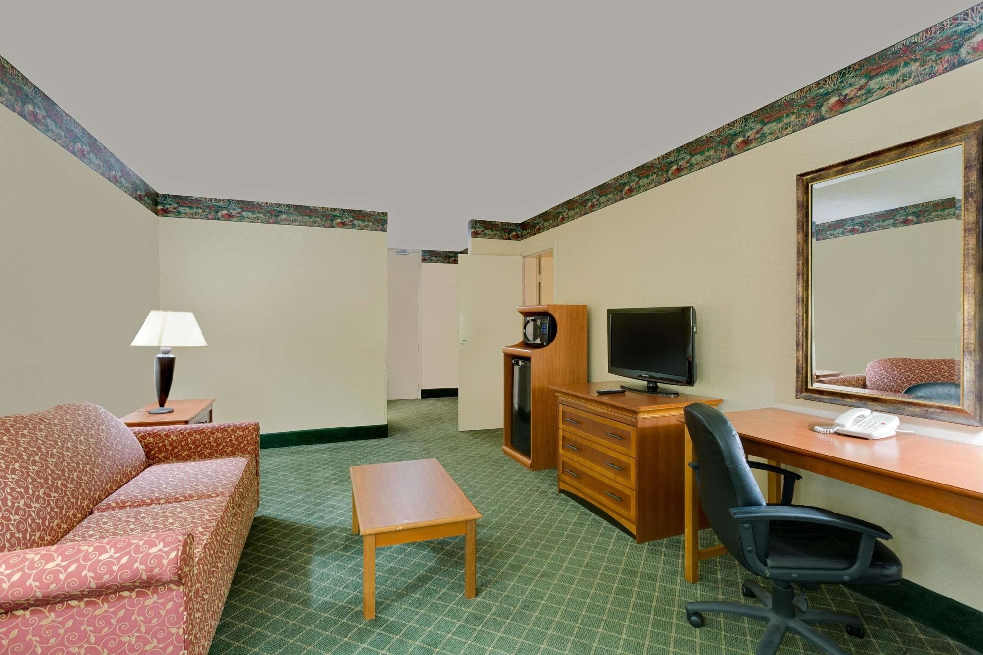 Ramada Hotel & Conference Center by Wyndham Mitchell