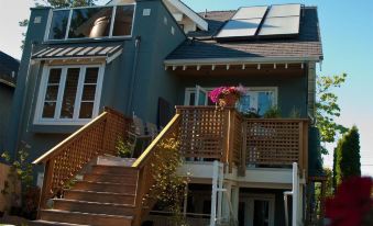 Suite Dreams Vancouver Bed and Breakfast - Housity