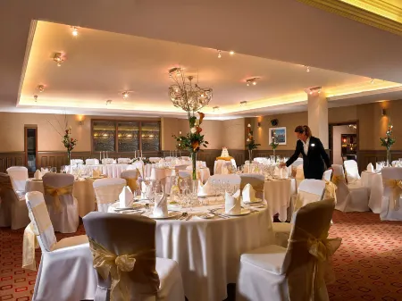 Westport Plaza Hotel, Spa & Leisure Отели в г. Уэстпорт