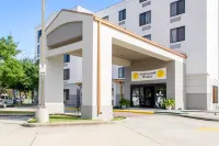 Sleep Inn & Suites Hotels in Elmwood