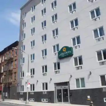 La Quinta Inn & Suites by Wyndham Brooklyn Central Hotel Exterior