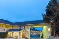 Global Inn - parking